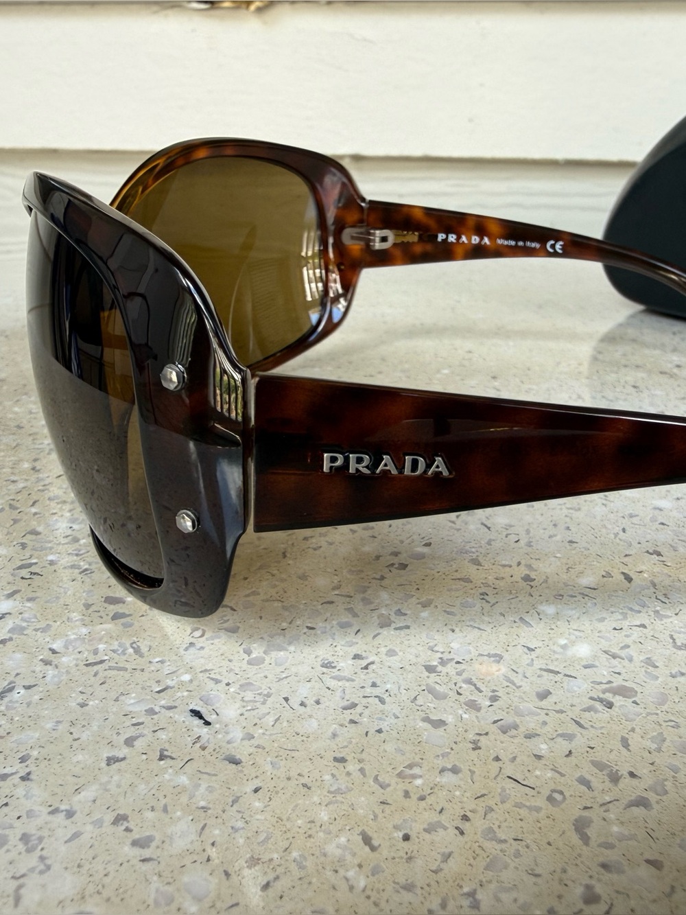 Vintage Prada Women's Tortoiseshell Sunglasses Brown Lenses with Original Case - Picture 4 of 13
